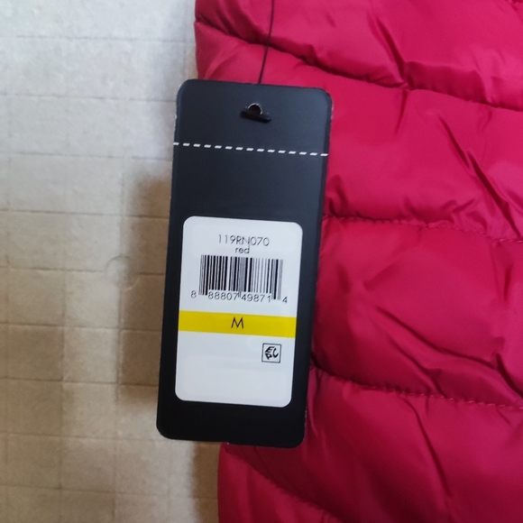 GUESS Puffer Vest - Picture 2 of 5